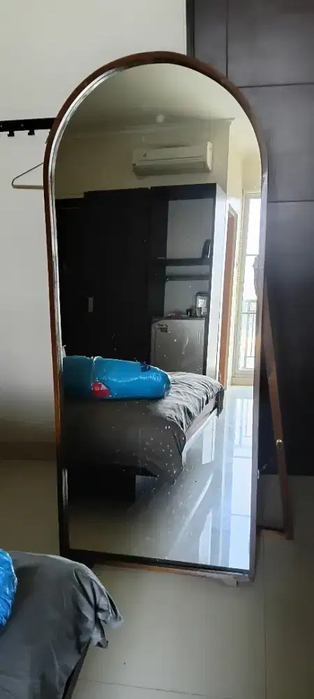 Kaca standing mirror