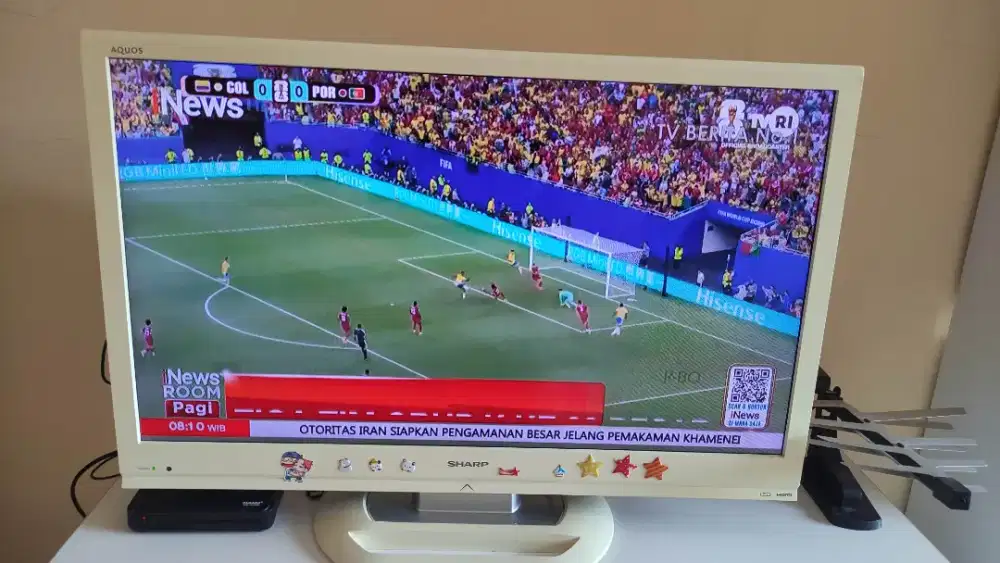 TELEVISI TV LED SHARP 32 INCH PLUS SET BOX DAN ANTENA DALAM BAGUS