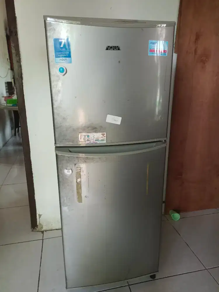 Kulkas merek Aqua