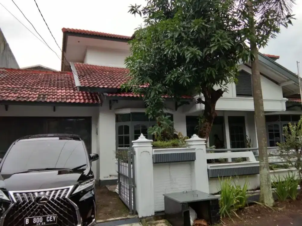 Rumah Lama Terawat Dekat RS Mayapada Buahbatu