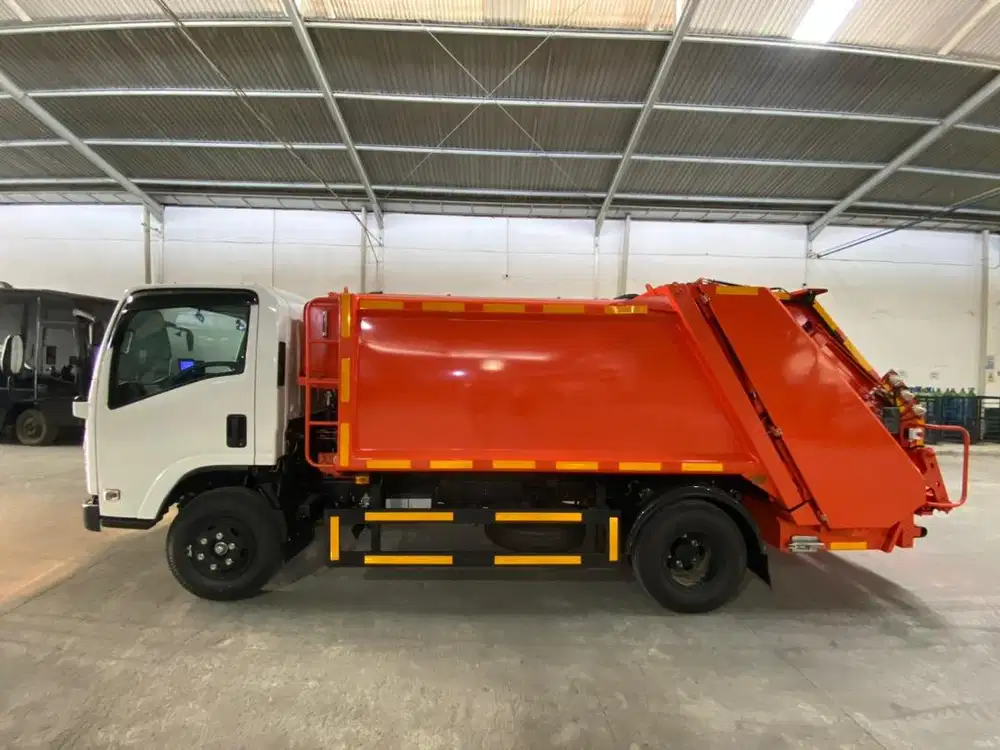 Garbage Compactor Isuzu