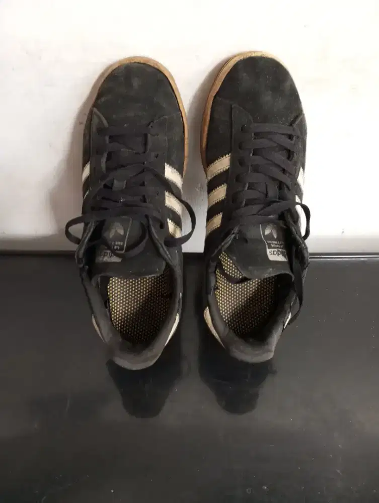 Sepatu Sneaker Pria Warna Hitam, Size 41