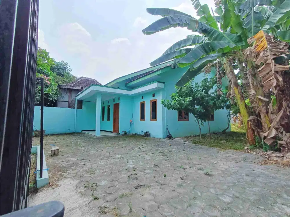RUMAH BAGUS BERSIH HALAMAN LUAS DEKAT KAMPUS UNISRI SOLO KOTA