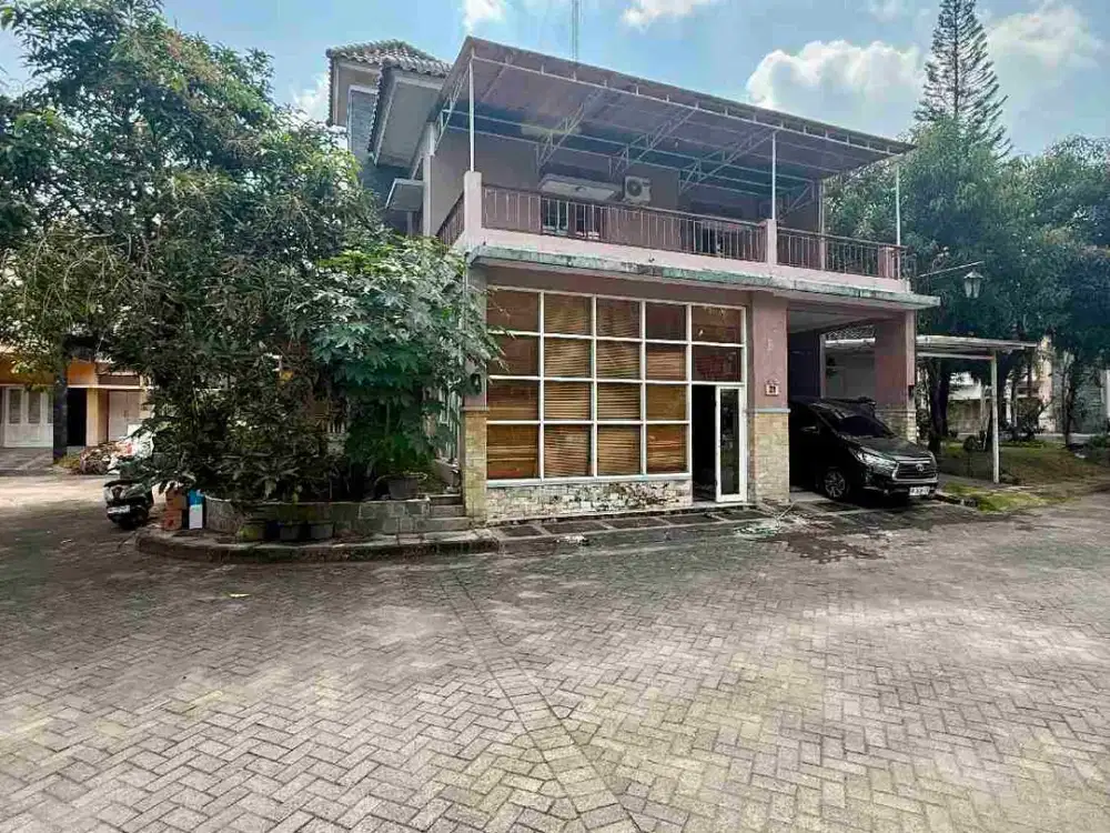 RUMAH MEWAH 2 LANTAI FULL FURNISHED DALAM PERUMAHAN ELITE PINGGIR JALAN RAYA PALAGAN KM 7 NGAGLIK SLEMAN