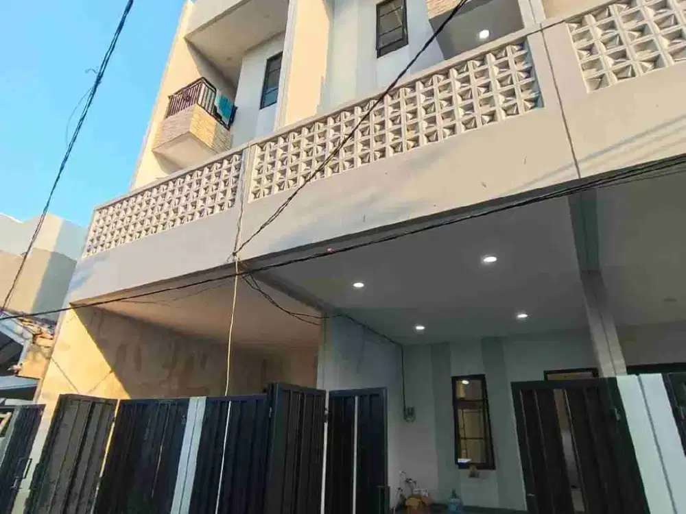 Rumah Baru Di Area Duri Kepa 3 Lantai 3+1 KT Akses Jalan 2 Mobil Lega