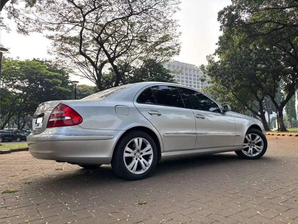 Mercedes-Benz E260 2003 Bensin
