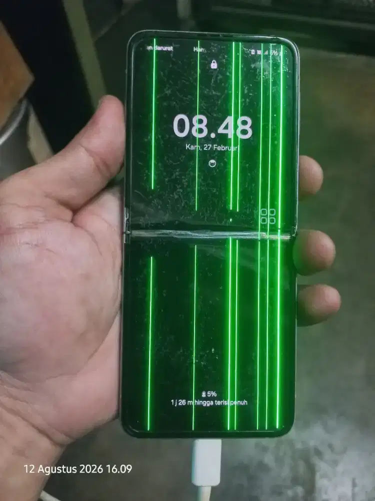 SAMSUNG Z FLIP 4 8/256 APA ADANYA , BATANGAN HP ONLY