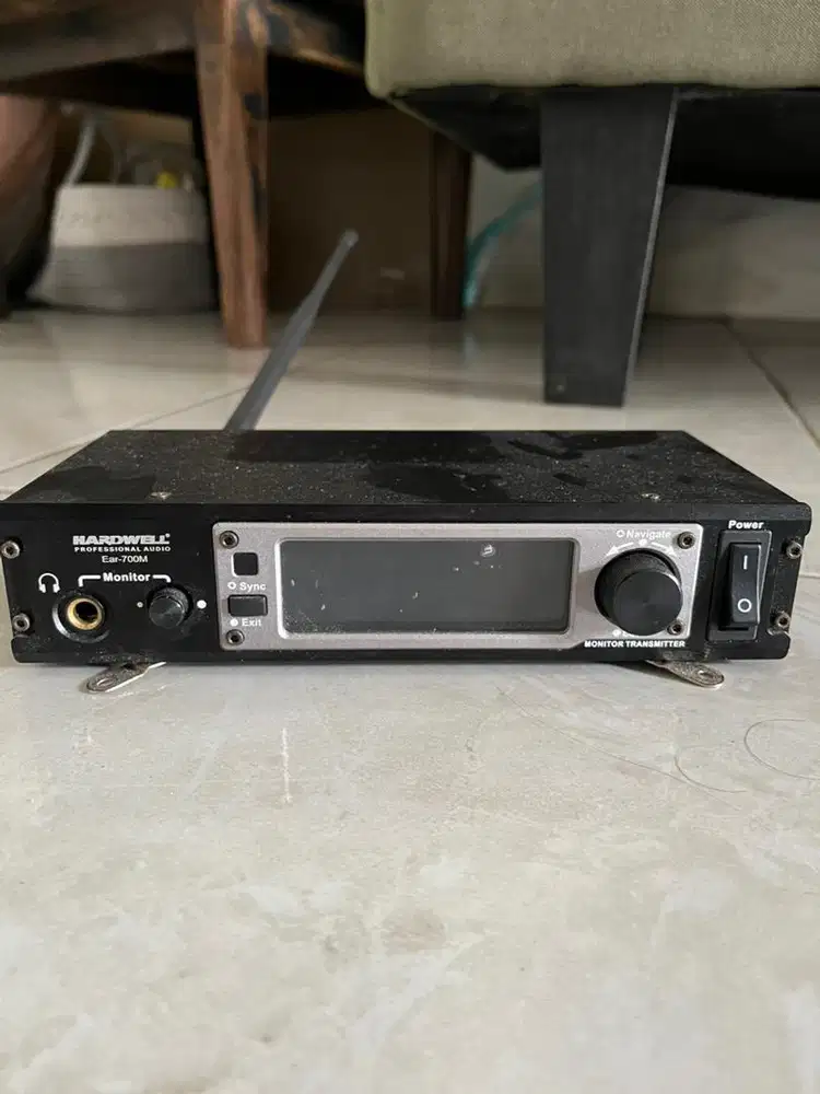 Ear Monitor  Hardwell 700M