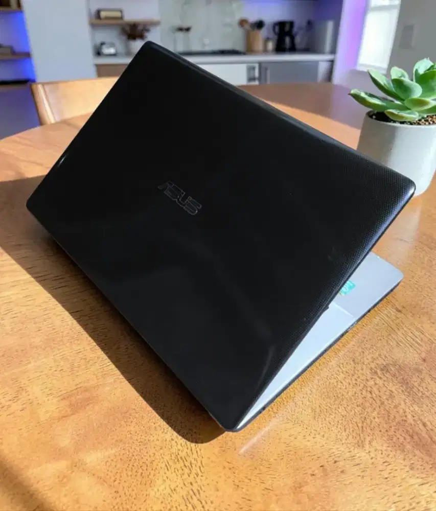 Desain Editing ASUS X45-JEF SLIM [RAM 8GB/SSD 256Gb]