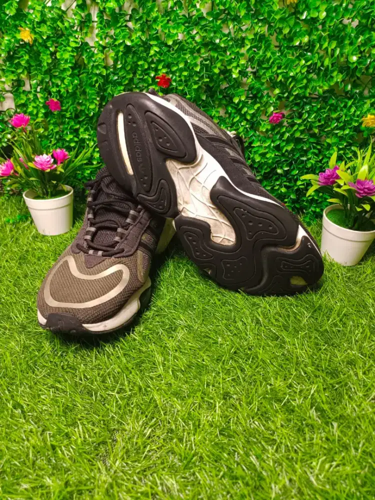 Sepatu Adidas haiwee