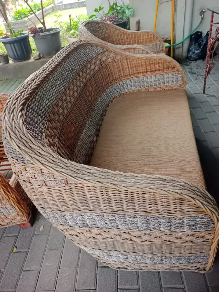 Set kursi dan meja rotan vintage/klasik
