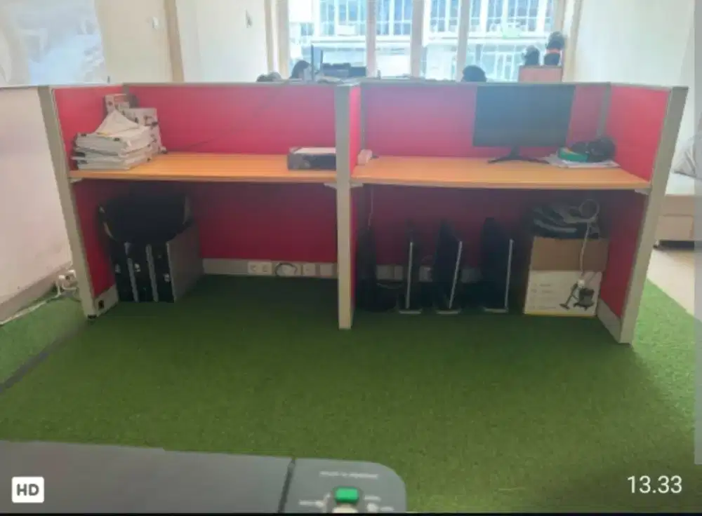 Meja partisi atau work station