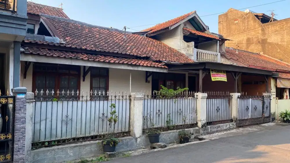 DISEWAKAN / DI KONTRAKAN RUMAH DEKAT SMP Negeri 18 Bandung
