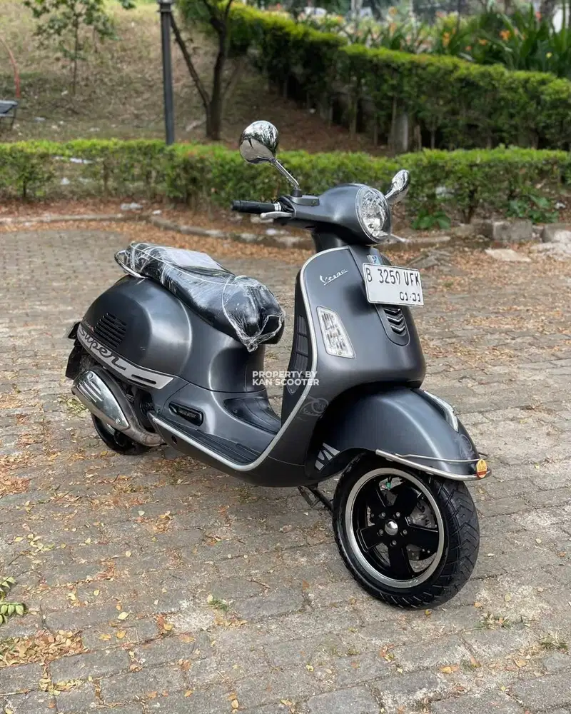 JUAL MURAH VESPA GTS 150 3V 2016 MULUS