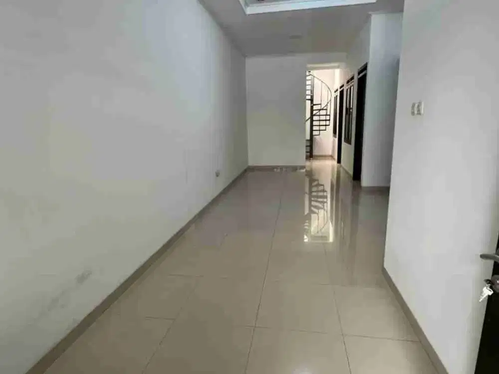 Singgasana Pradana Rumah Minimalis hadap Timur