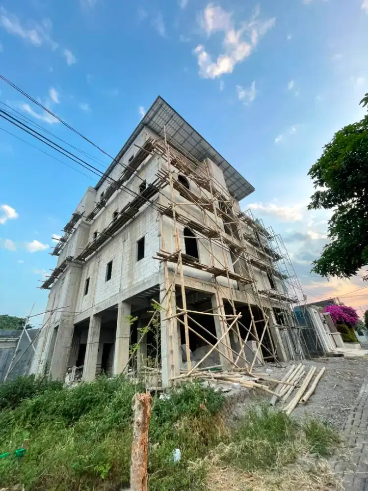 Rumah kos dijual strategis progres bangun full furniture ada lift