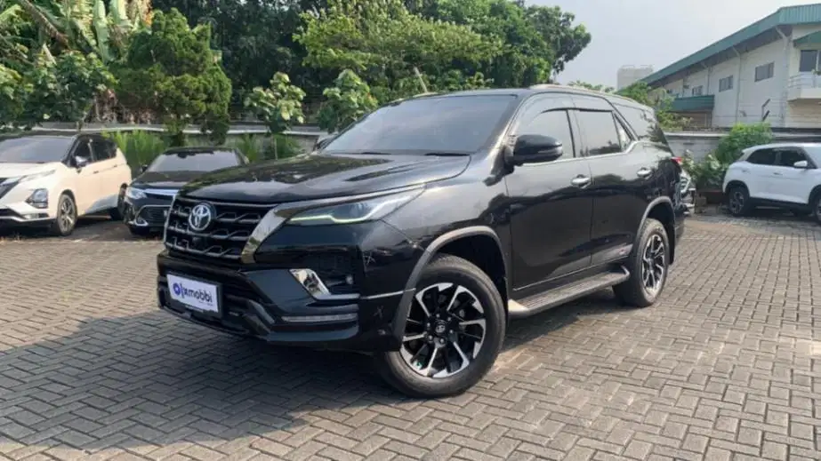 Toyota Fortuner 2.4 VRZ GR Sport-AT 2021 Hitam