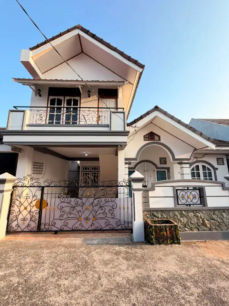 Disewakan Rumah 2 Lantai, Lokasi Strategis di Angkatan 66 Palembang