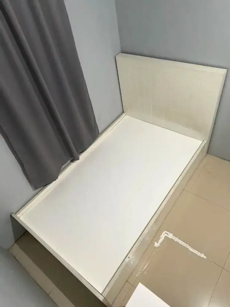 Dijual tempat tidur