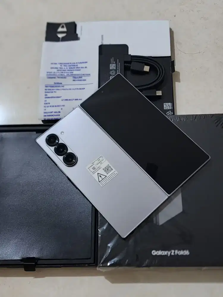 Samsung Z Fold 6 5G 12/1TB, warna Silver SEIN, kondisi 100% Mulus