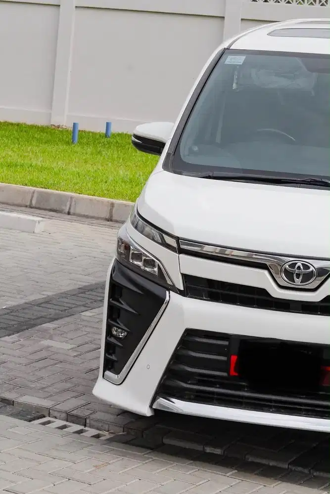 TOYITA VOXY 2.0 AT 2018 KM LOW
