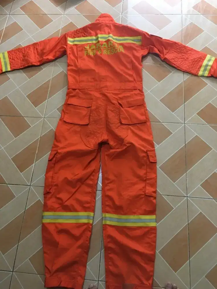 Jumpsuit pemadam kebakaran