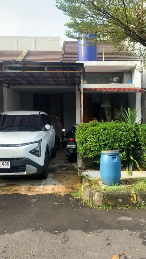 Rumah di jual lokasi mobil di komplek cheryfil