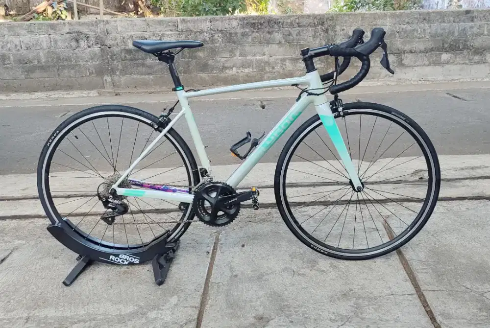 Roadbike Polygon Stratos S5 size M 2022 BEKAS mulus