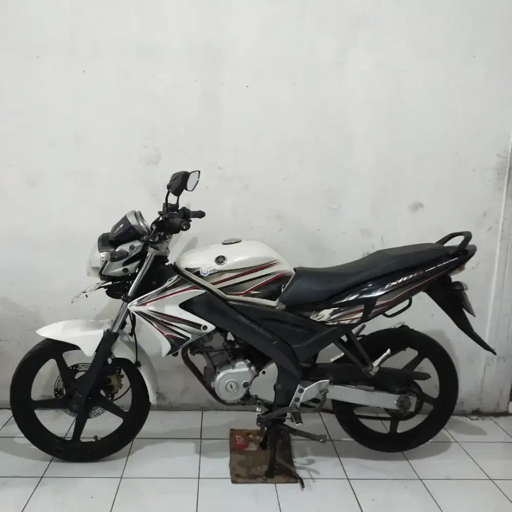 Yamaha Vixion OLD 2011 Orisinil Mesin Aluss Lengkap Bagus