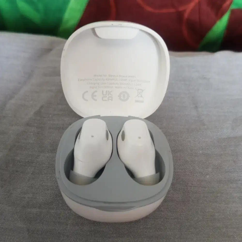 Dijual headset atau earphone bowie WM01 full bass