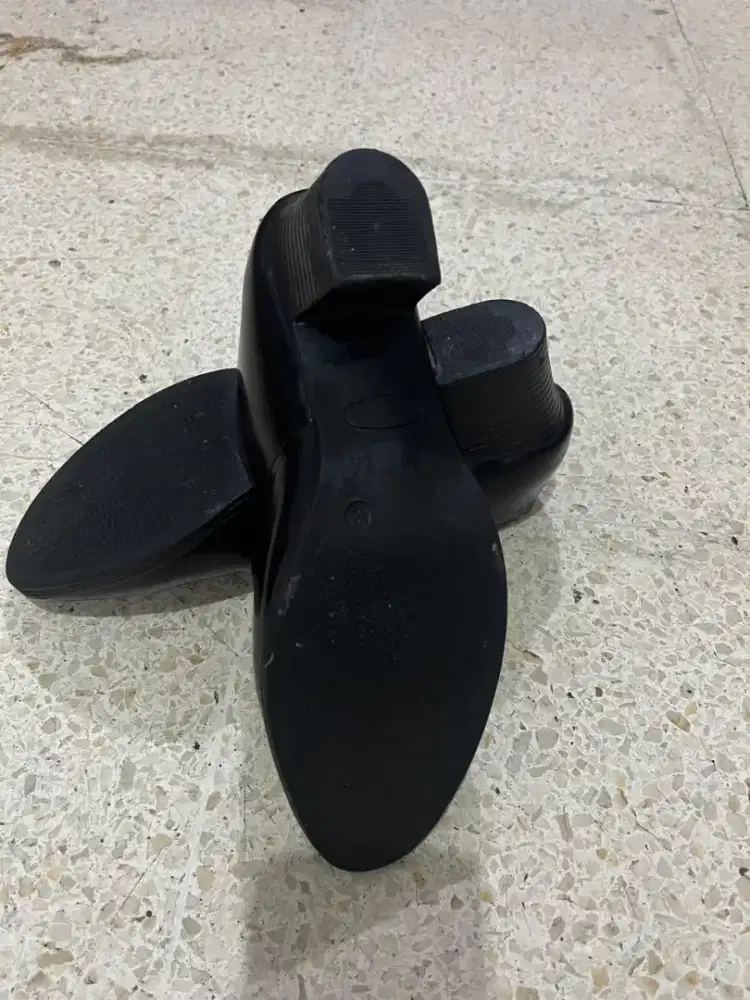 Sepatu jatah PNS Polri