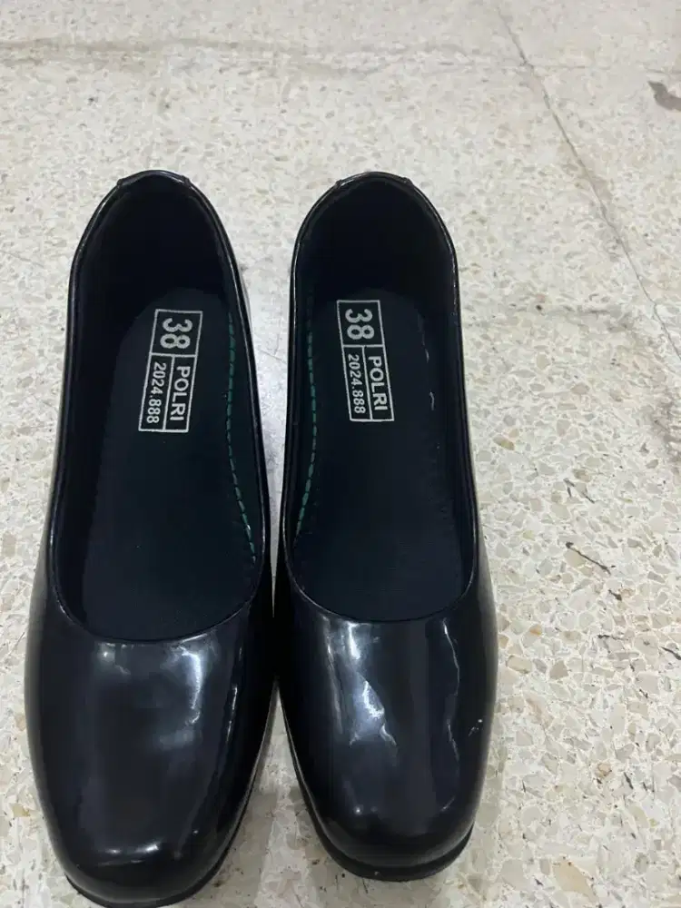 Sepatu jatah Polri