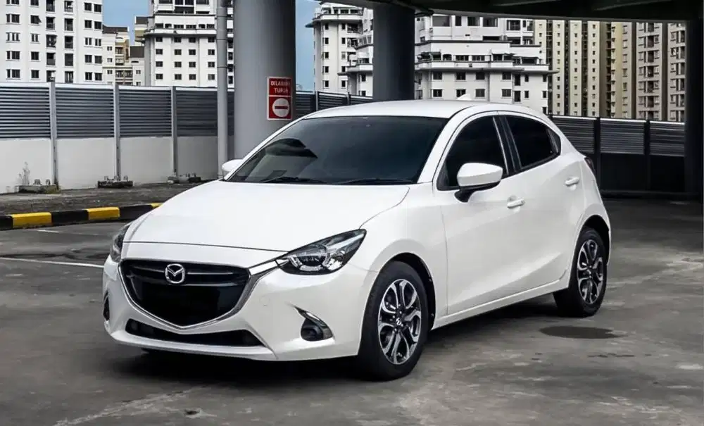 Mazda 2 R A/T 2016/15 Putih