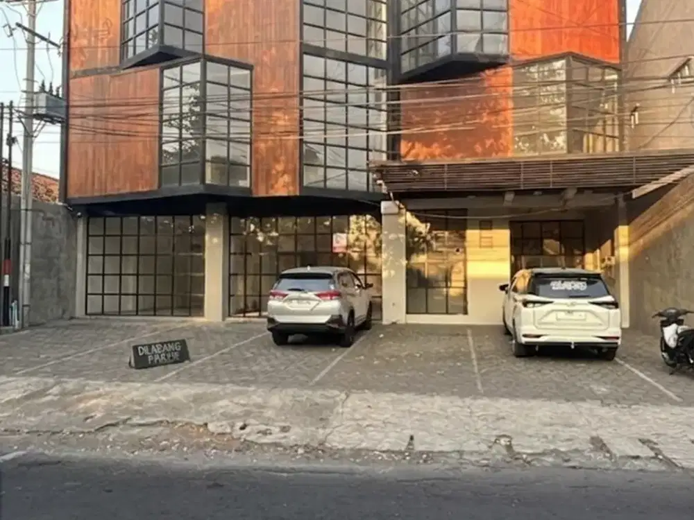 2103. Jual Ruko 3 Lantai Modern Surabaya Jalan Utama Jambangan