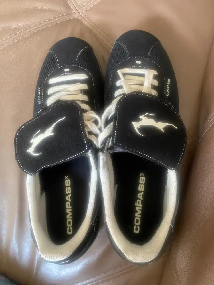 SEPATU COMPASS HITAM