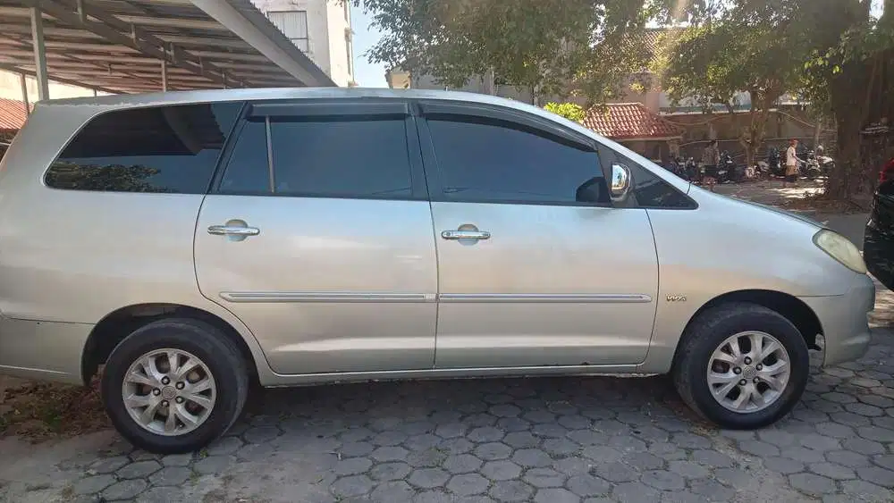 Toyota Kijang Innova 2005 Bensin