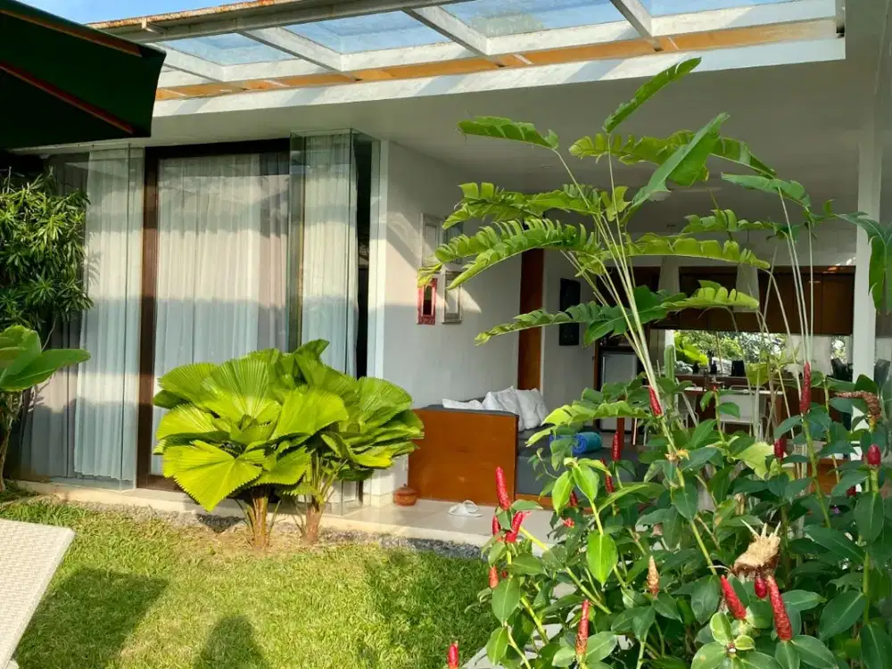 Villa Mewah Uluwatu Bali, Private Villa Dijual Lokasi Premium. baru selesai renovasi, SHM ada di pink zone. bagus untuk investasi ROI tinggi