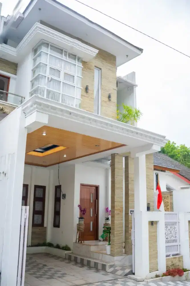 RUMAH 2 LANTAI , 3 Kamar tidur , 3 Kamar Mandii..