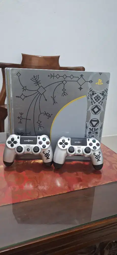 Playstation 4 PRO GOD OF WAR SPECIAL EDITION