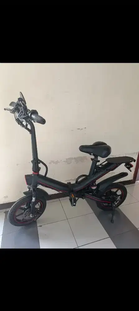 Dijual Sepeda Listrik Lipat Black Sporty siap pakai.
