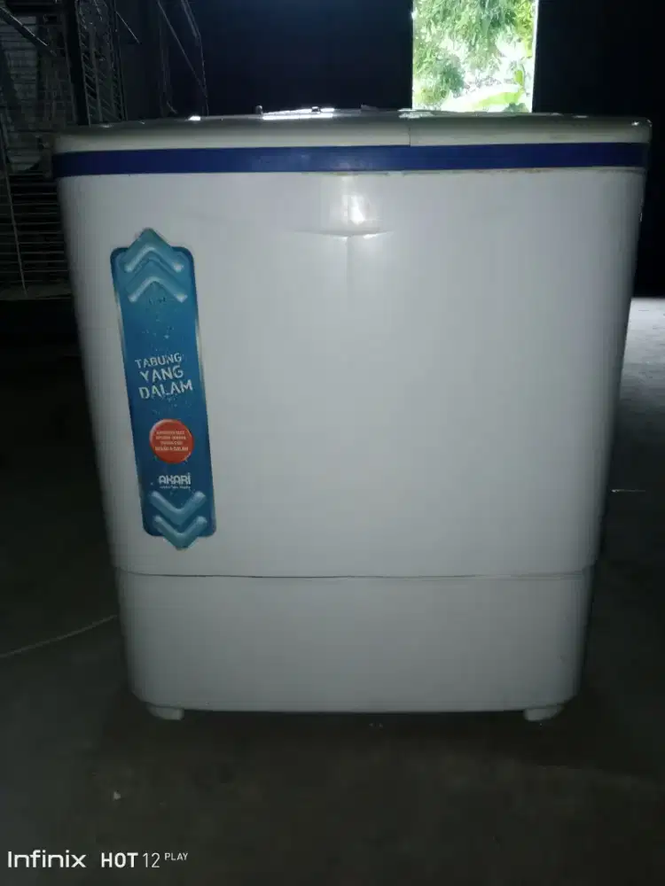 Mesin cuci 2 tabung merek Akari kapasitas 5kg
