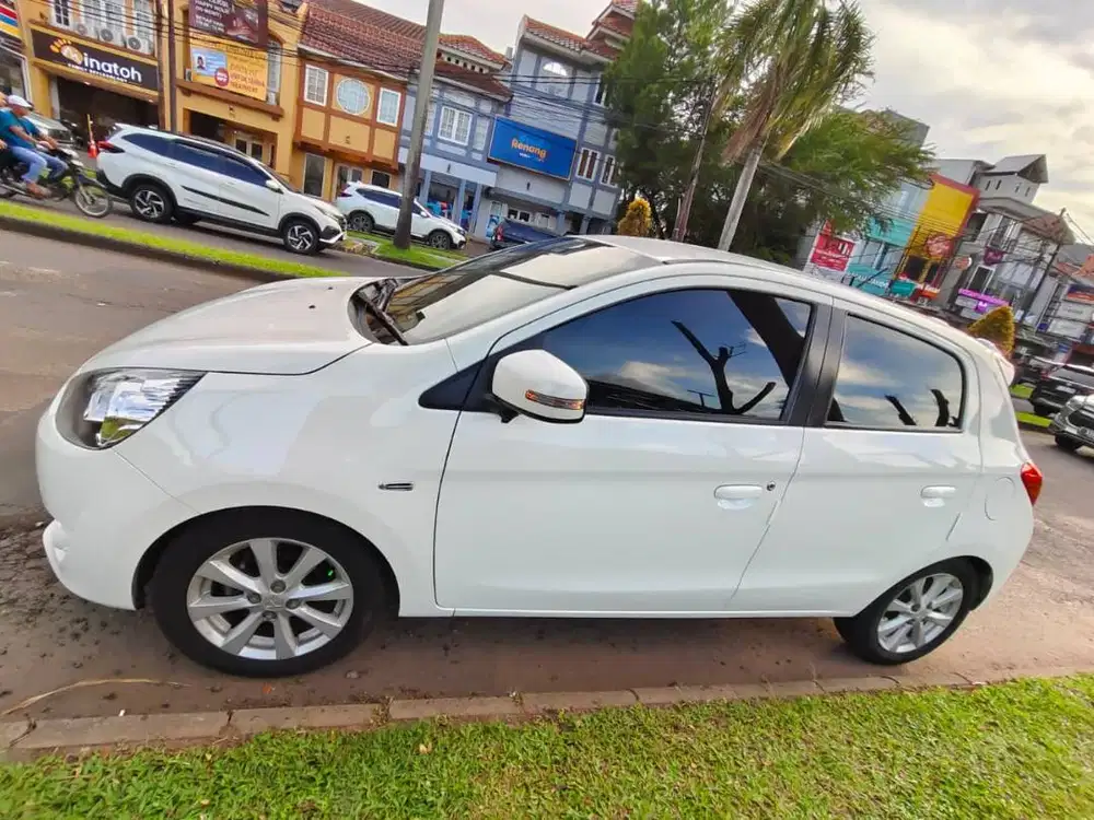 Mitsubishi Mirage Exceed 2015 – Automatic, Low KM, Mulus