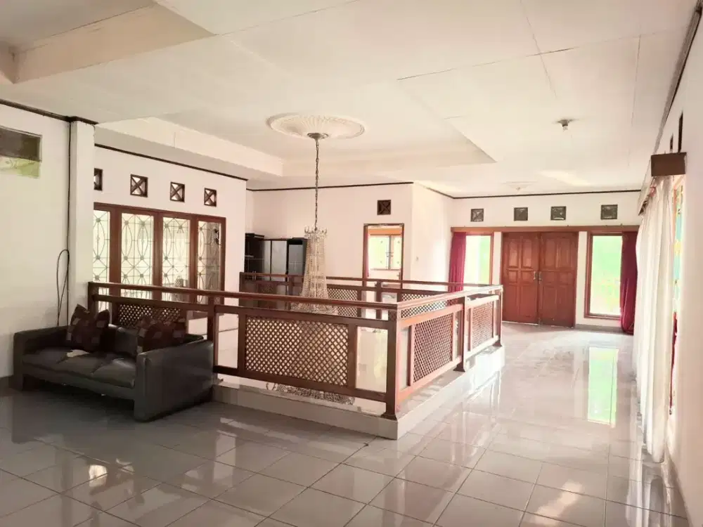 Rumah 3 Lantai di Sayap Surya Sumantri Bandung Utara