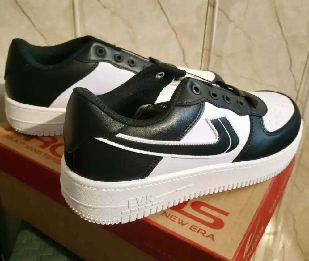 Sepatu pria Uk 42 Original