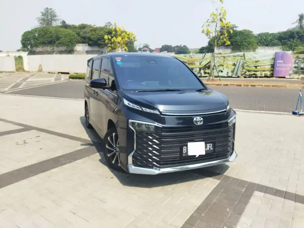 Toyota Voxy 2.0 A/T 2022 Hitam Elegan, TSS, Tangan Pertama