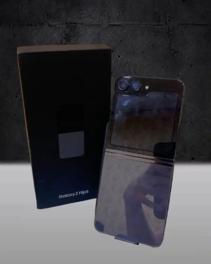 Second Like New Galaxy Z Flip 5 8/512 Sein