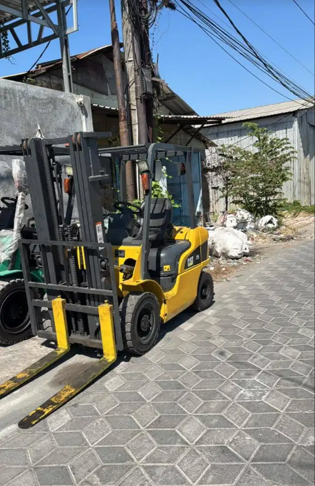 CATERPILLAR 2.5 TON MAST TRILIFT LANGSUNG PEMILIK