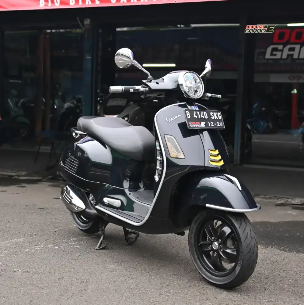 VESPA GTS 300 HPE HITAM 2019 LIKE NEW 
‎