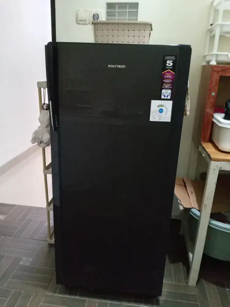 Kulkas Polytron (BARU 4BULAN)