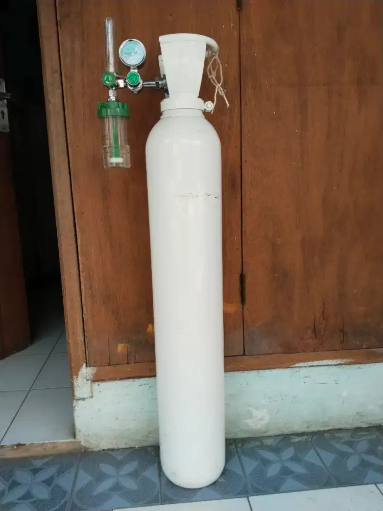 Dijual tabung oksigen 2mkubik + regulator kondisi like new